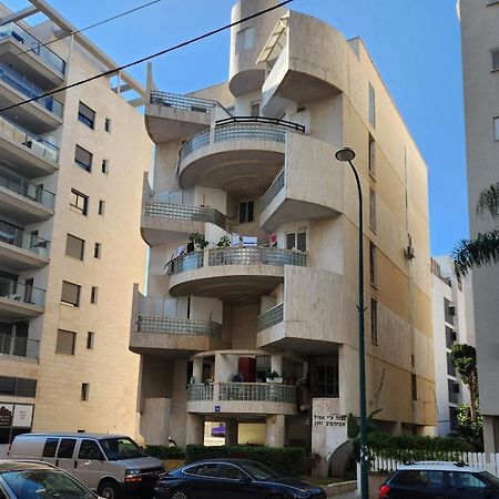 Chilling In Netanya Exterior photo