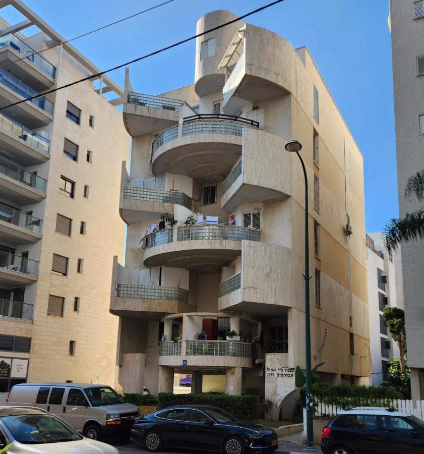 Chilling In Netanya Exterior photo