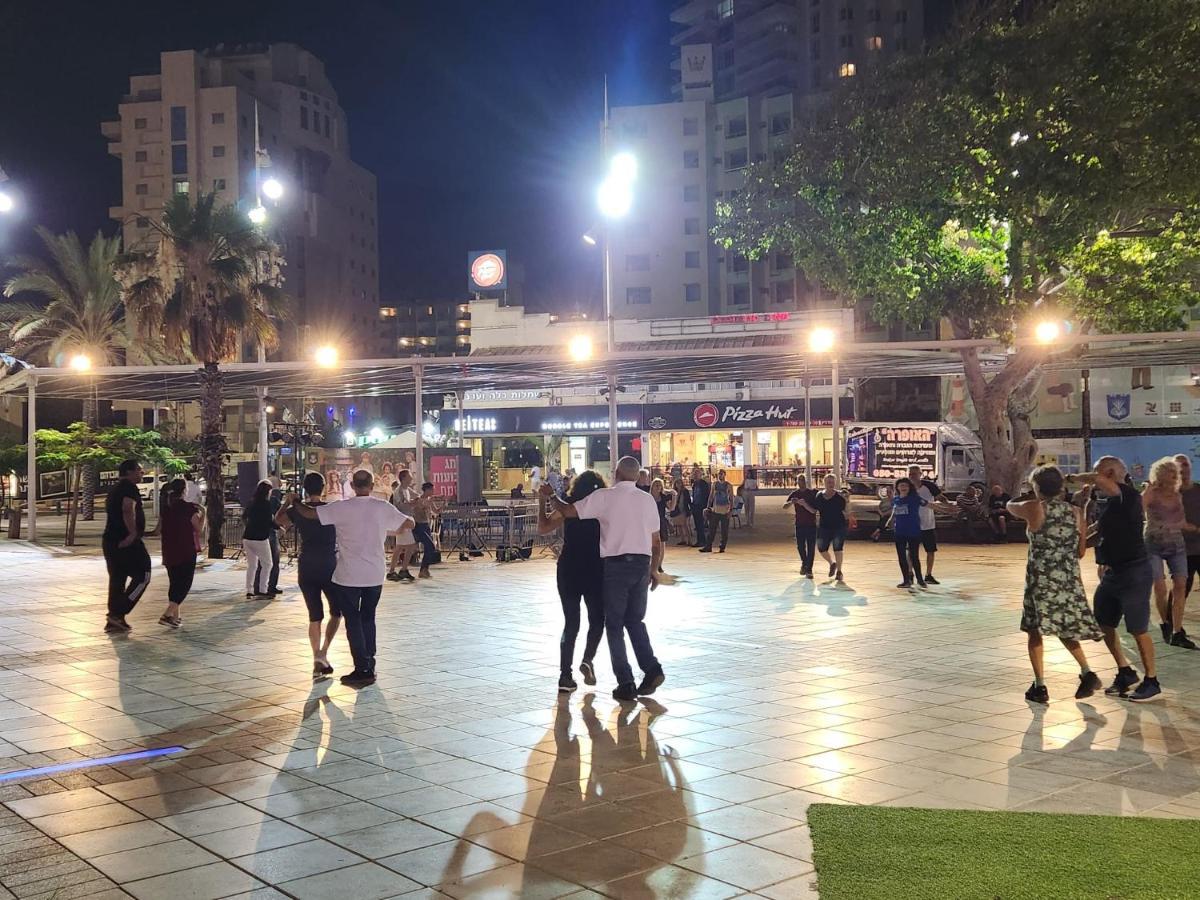 Chilling In Netanya Exterior photo