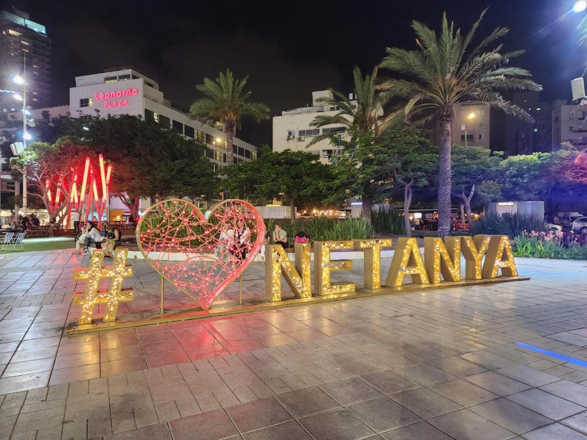 Chilling In Netanya Exterior photo
